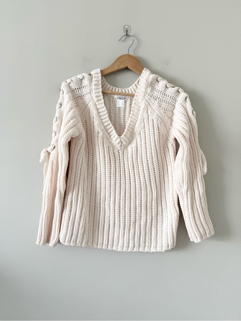 Venus Cream V‑Neck Cable Knit Sweater with Lace Up Sleeve Detail Size XS